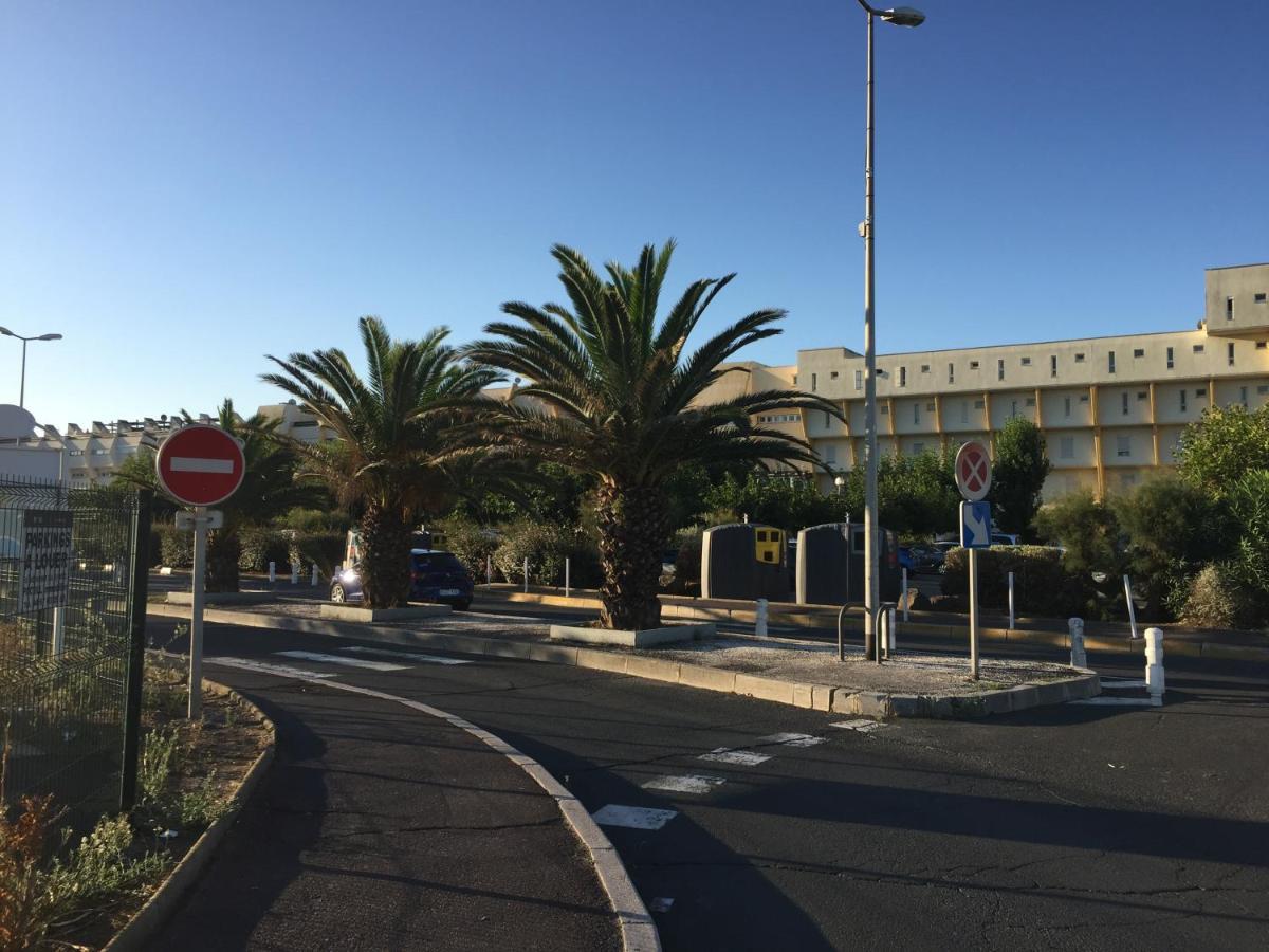 Nid Douillet Dans Les Coursives Du Village Naturiste Du Cap D Agde Exterior foto